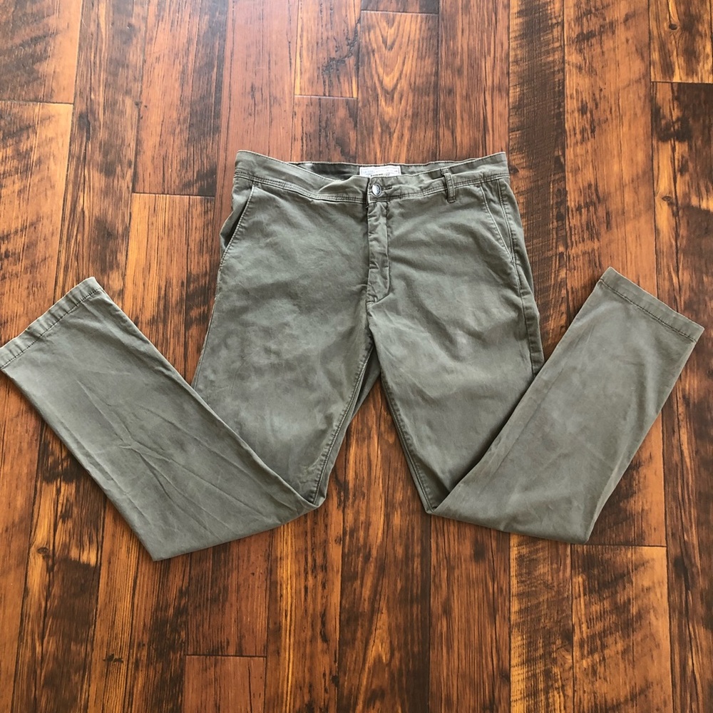 Julian Alexander Chinos